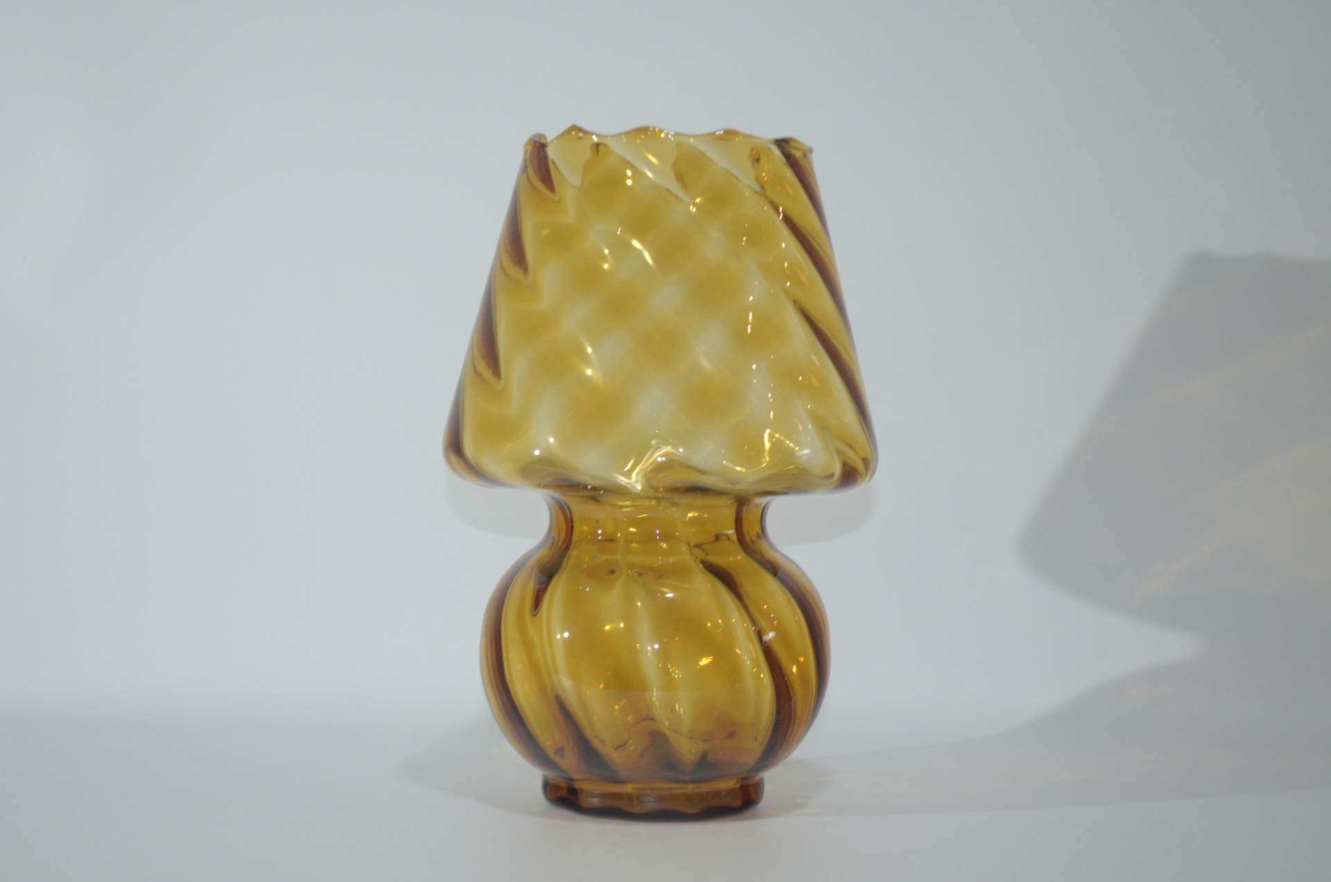 velador clásico vidrio ambar